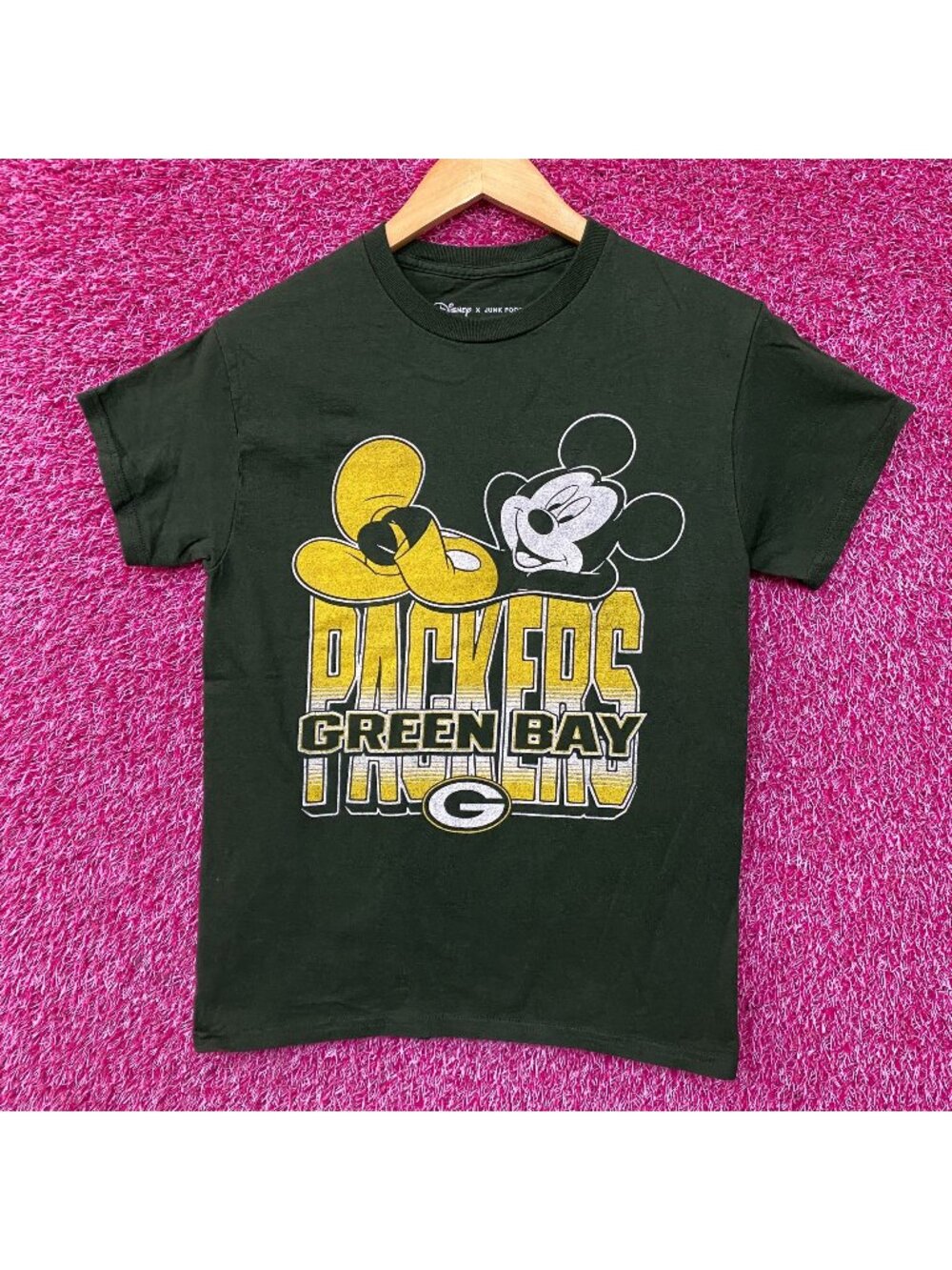 Disney x Junk Food Green Bay Packers Mickey Mouse Kick Back Green Shirt XS